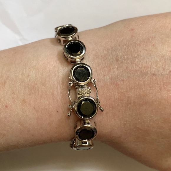 ❌ Black jeweled bracelet - Picture 2 of 5